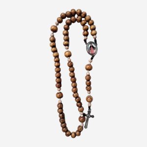 Terço Nsa. Mãe dos Sacerdotes em Madeira de Oliveira Natural e Crucifixo Prateado