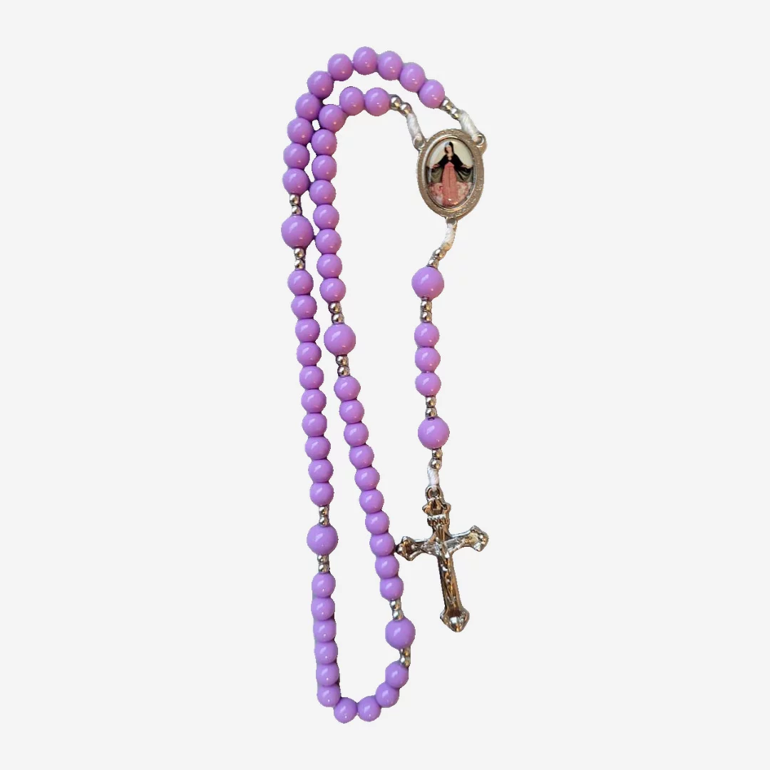 Terço Nsa. Mãe dos Sacerdotes Lilás Clássico com Crucifixo Prateado