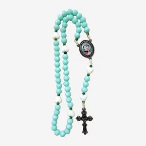 Terço Beata Conchita Verde-Água com Corações Brancos e Crucifixo Ouro-Velho